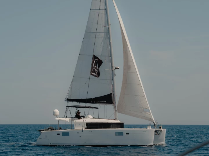 Catamaran hire in Mykonos (City) - Lagoon Lagoon 450 F
