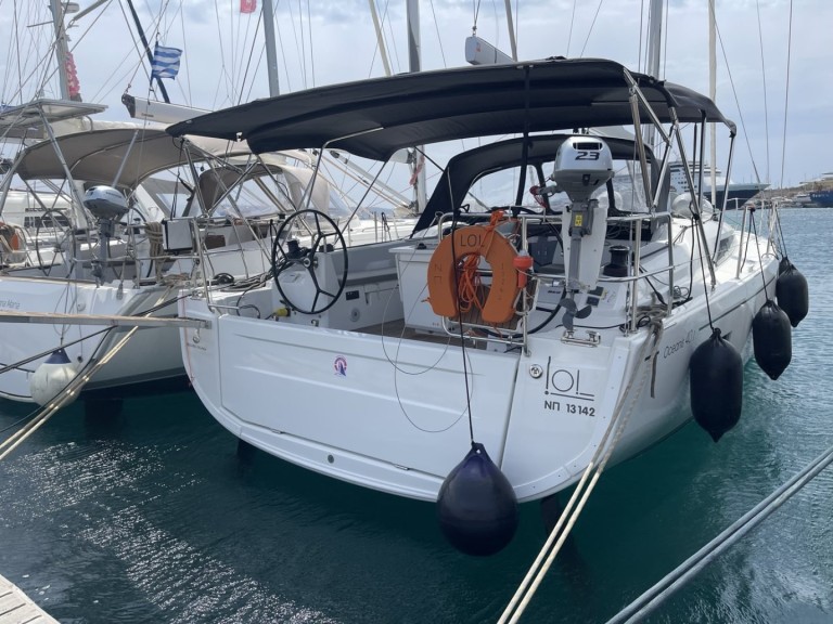 Yacht hire Lávrio cheap Oceanis 40.1