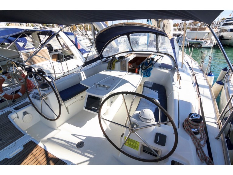 Yacht hire Santa Cruz de Tenerife cheap Oceanis 43