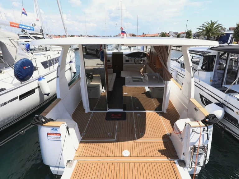 Yacht hire Biograd na Moru cheap Greenline 33