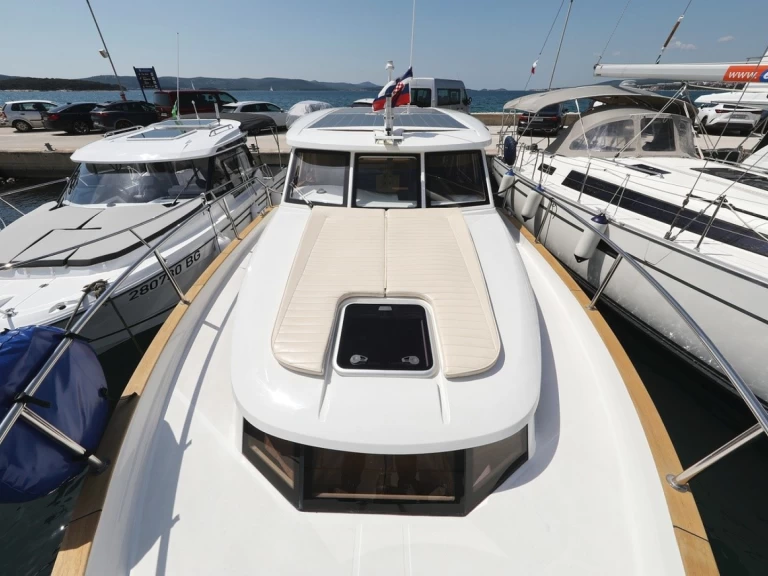 Charter a Greenline Yachts Greenline 33 in Biograd na Moru on Samboat