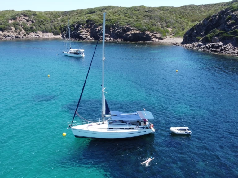 Hire Sailboat Bavaria with a boat licence