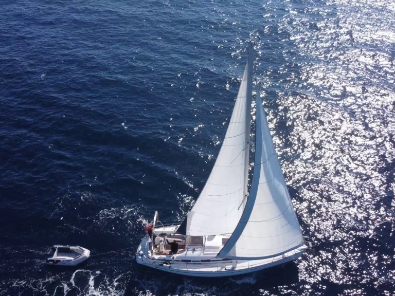 Sailboat to hire Mahon Port at the best price