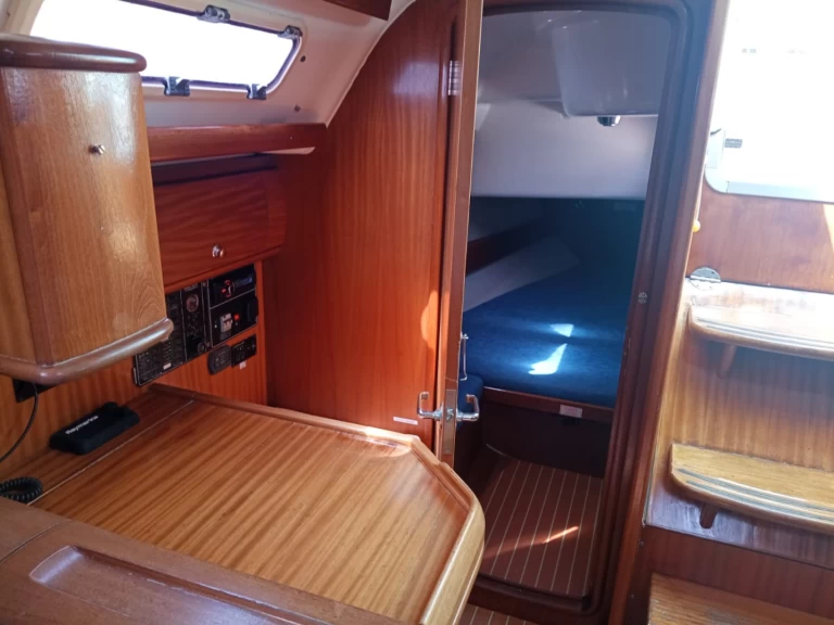 Hire a Bavaria Bavaria 36 Mahon Port