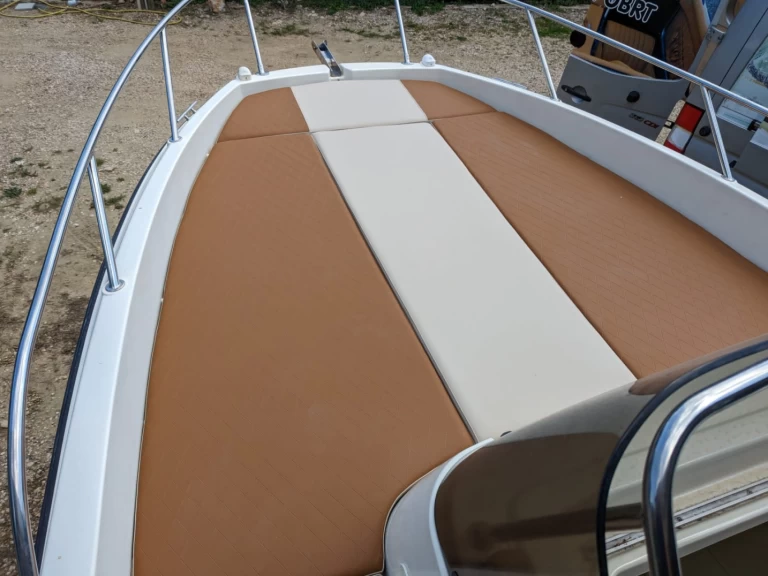 Charter a Quicksilver Activ 675 Sundeck in Novi Vinodolski on Samboat
