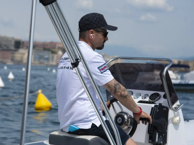 Yacht hire Naples cheap f600