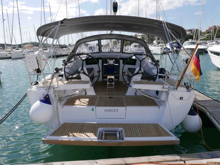 Sailboat to hire Šibenik at the best price