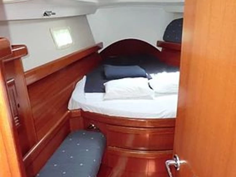 Sailboat to hire Sukošan at the best price