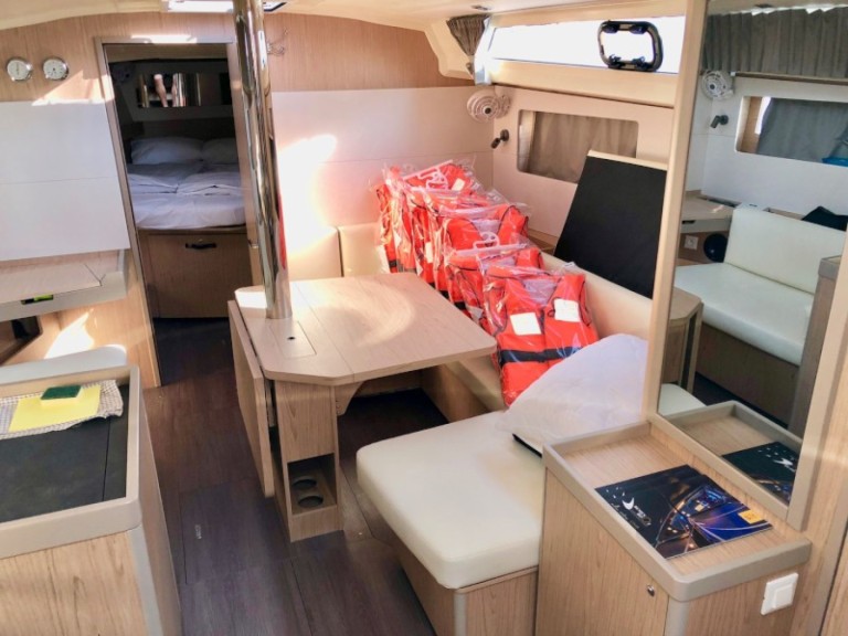 Hire Sailboat with or without skipper Bénéteau Sukošan