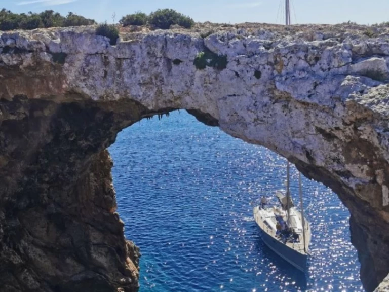 Yacht charter Portocolom - Hanse Hanse 470 E on SamBoat