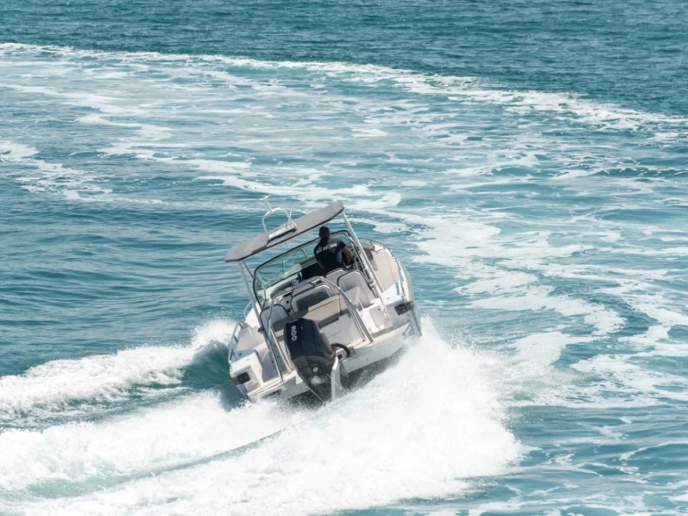 Hire Motorboat Axopar with a boat licence