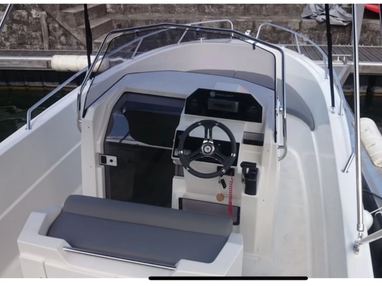 Hire Motorboat with or without skipper Pacific Craft Antibes