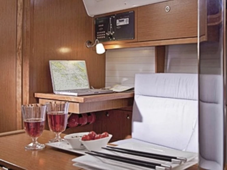 Hire Sailboat Bavaria with a boat licence