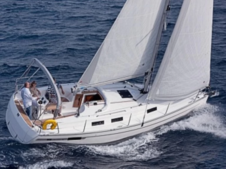 Sailboat hire in Grossenbrode - Bavaria Cruiser 32