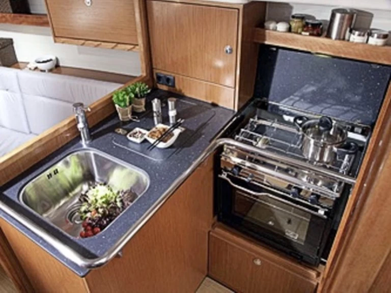 Charter a Bavaria Cruiser 32 in Grossenbrode on Samboat