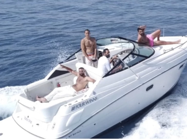 Hire a Four Winns Vista 248 Nice