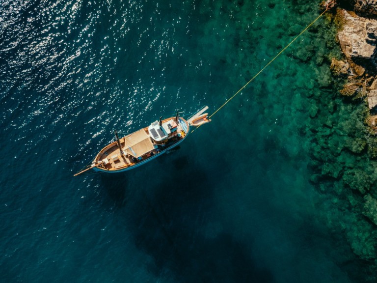 Sailboat to hire Perigiali at the best price