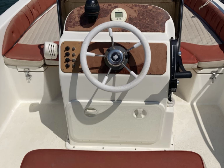 Yacht hire Lyon cheap 500