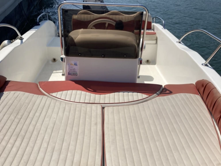 Charter a Artemide 500 in Lyon on Samboat