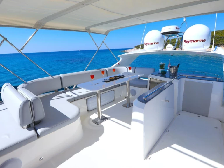 Charter a Galeon Galeon 640 Fly in Split on Samboat