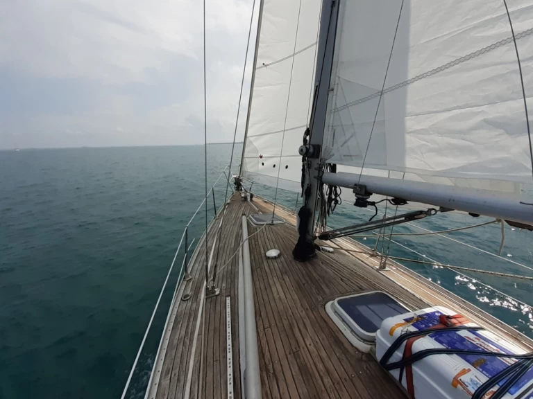 Hire Sailboat Bianca-Yacht with a boat licence