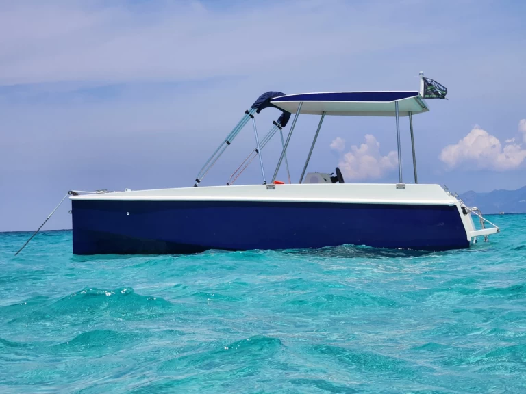 Motorboat hire in Saint-Florent - Alizée Electronic Lagon55