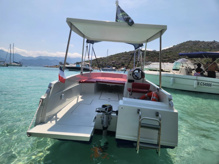 Hire Motorboat Alizée Electronic with a boat licence