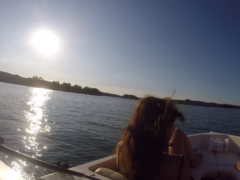 Motorboat hire in Salles-Curan - Bayliner Bayliner 175 GT