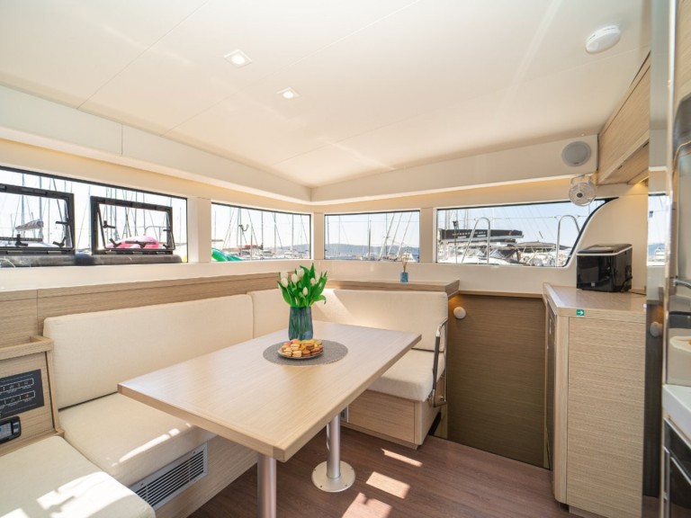 Catamaran to hire Kaštela at the best price