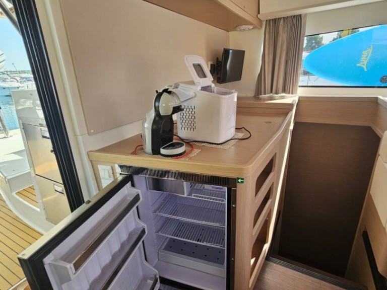 Hire a Lagoon Lagoon 42 Biograd na Moru