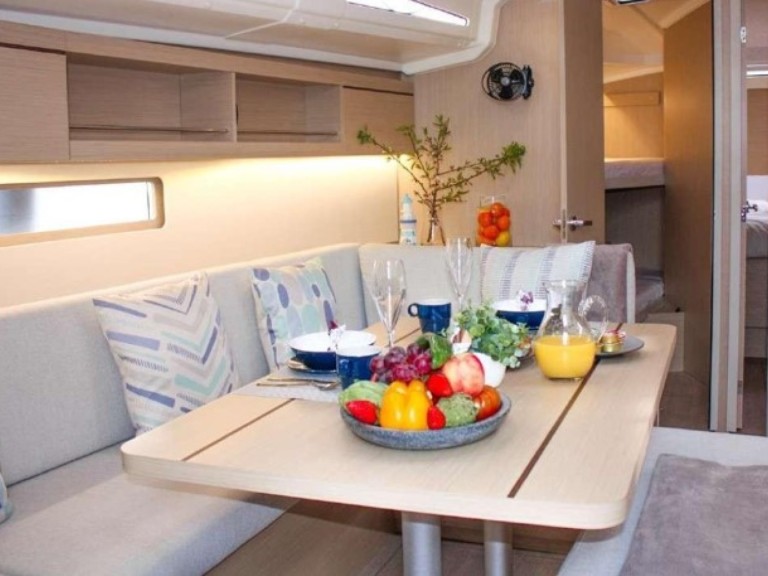Charter a Bénéteau Oceanis 40.1 in Dénia on Samboat