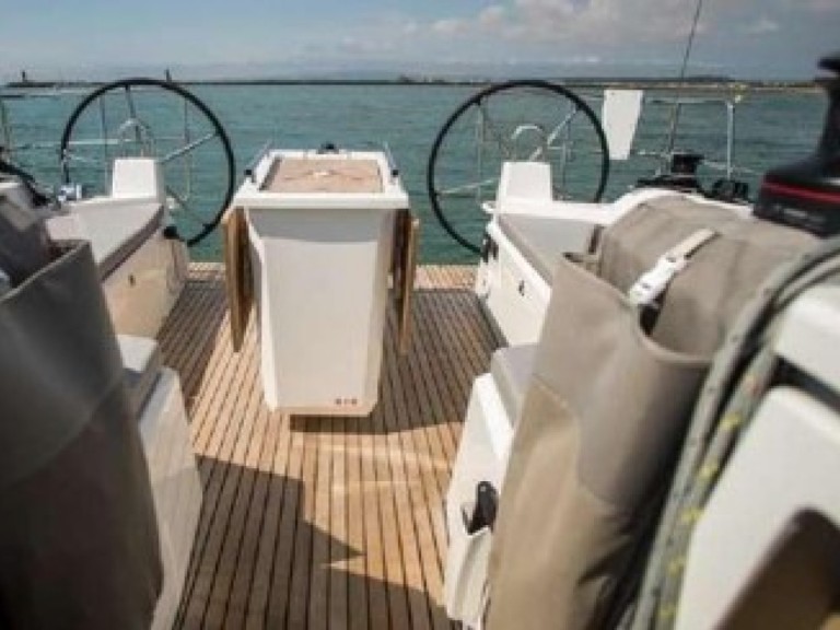 Hire Sailboat Bénéteau with a boat licence