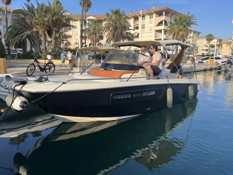 Hire Motorboat with or without skipper Invictus  Fréjus