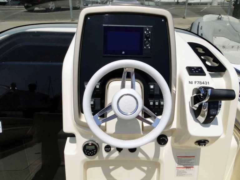 Motorboat to hire Fréjus at the best price