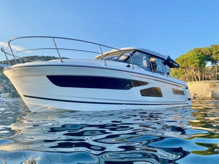 Motorboat hire in Saint-Laurent-du-Var - Jeanneau Merry Fisher 1095