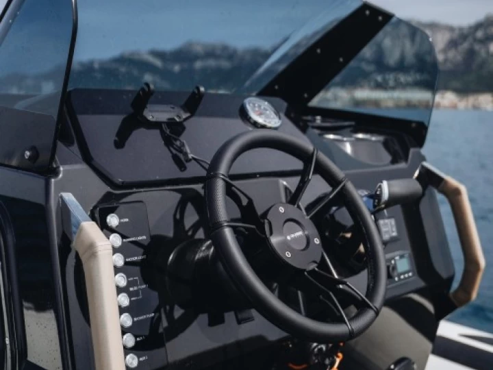 Hire a Brig Eagle 8 Marseille