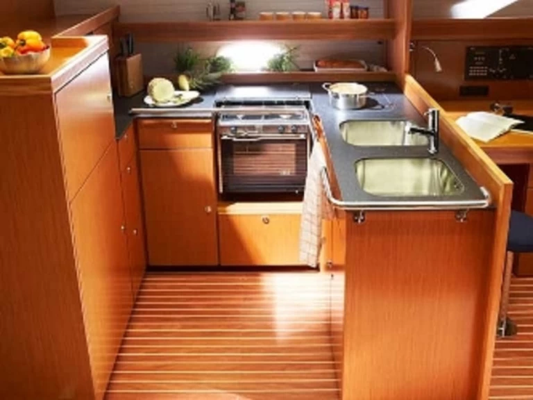 Sailboat to hire Breege at the best price