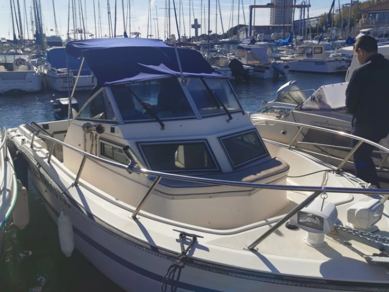 Charter a Hydrasport Vector 2200WA in Toulon on Samboat