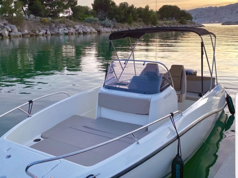 Hire Motorboat Quicksilver with a boat licence