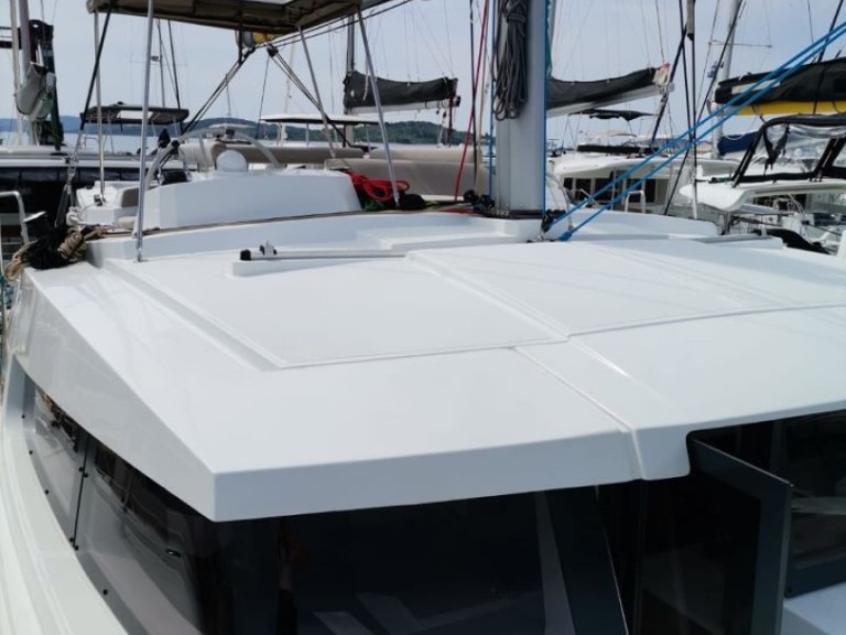 Charter a Bali Bali 4.2 in Šibenik on Samboat