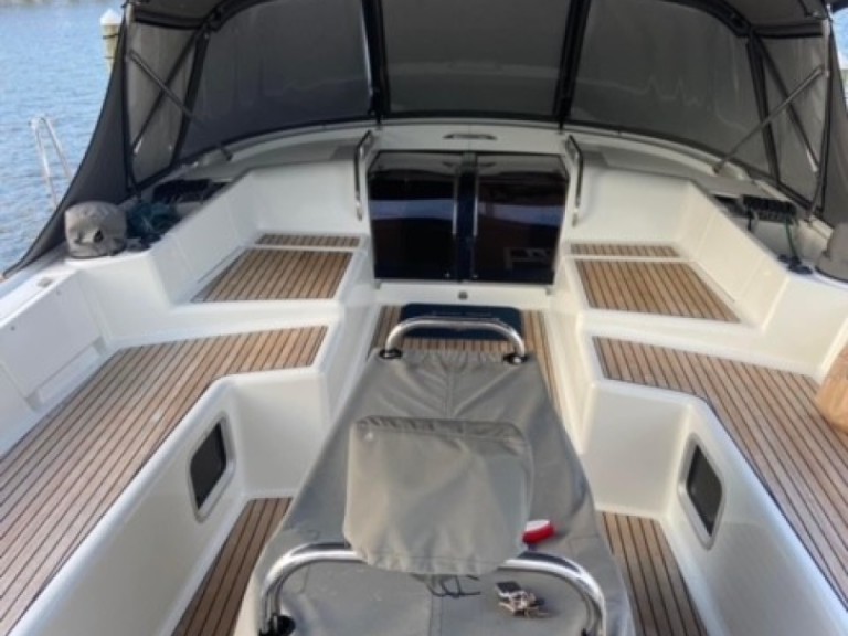 Charter a Jeanneau Jeanneau 58 in Annapolis on Samboat