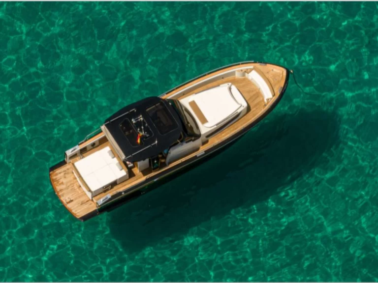 Motorboat to hire Marina Botafoch at the best price