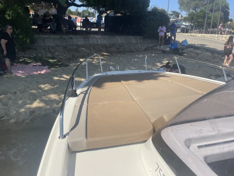 Motorboat to hire Lège-Cap-Ferret at the best price