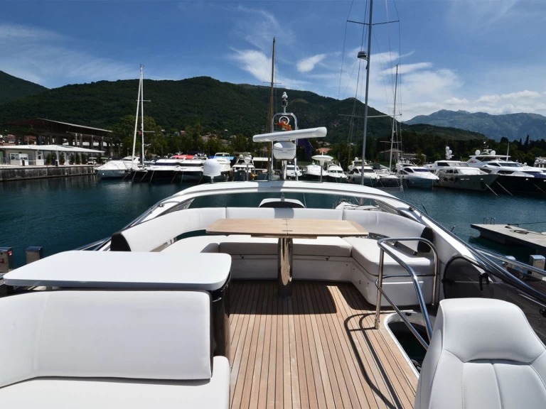 Yacht charter Dubrovnik - Princess Princess F43 on SamBoat