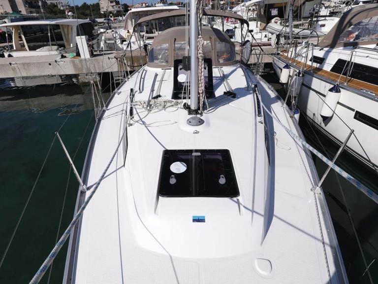 Yacht hire Jezera cheap Cruiser 33