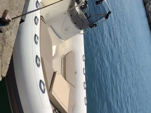 Hire a Capelli Tempest 600 Marseille