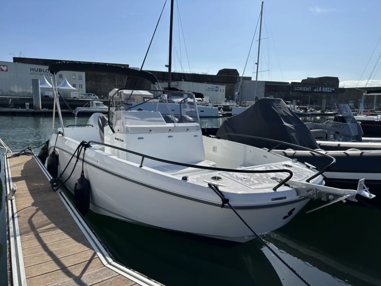 Hire Motorboat with or without skipper Bénéteau Lorient