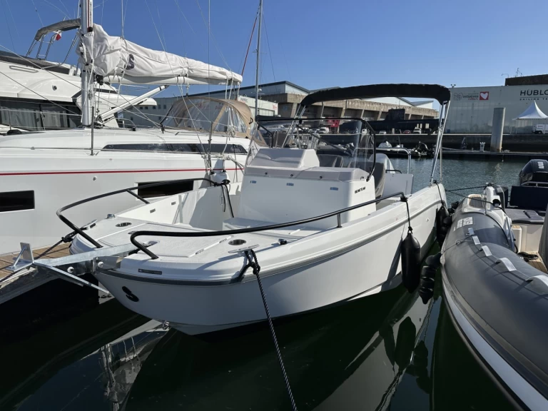 Motorboat to hire Lorient at the best price