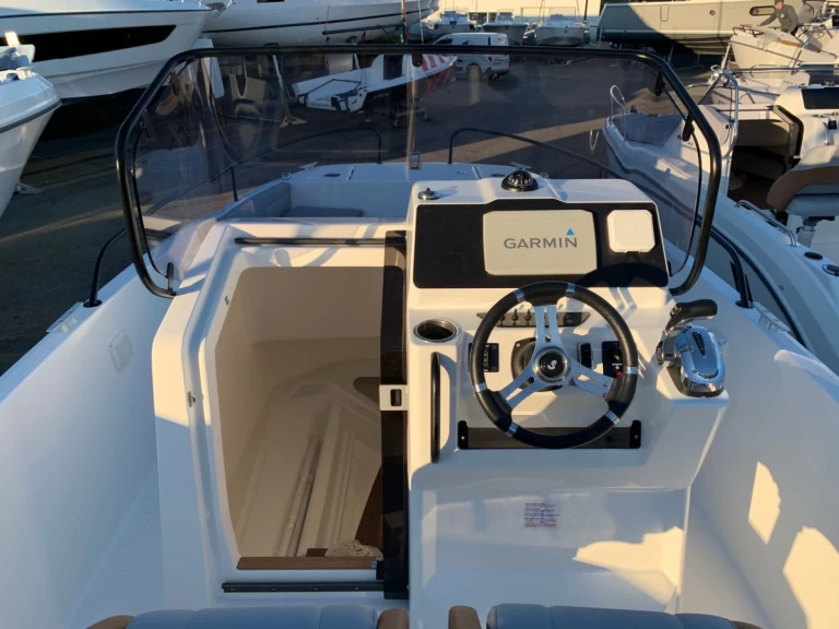 Yacht hire Lorient cheap Flyer 7 SPACEdeck