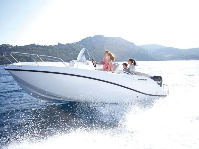 Hire Motorboat Quicksilver with a boat licence